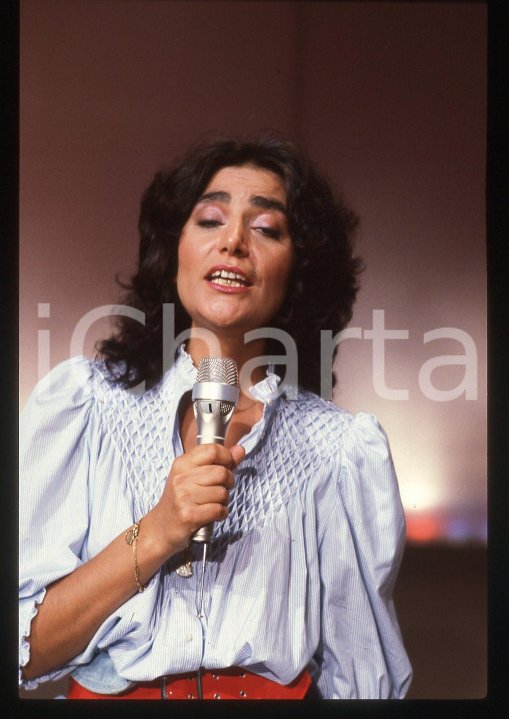 35mm vintage slide* 1985 ca MUSICA - Mia MARTINI durante un'esibizione (6)