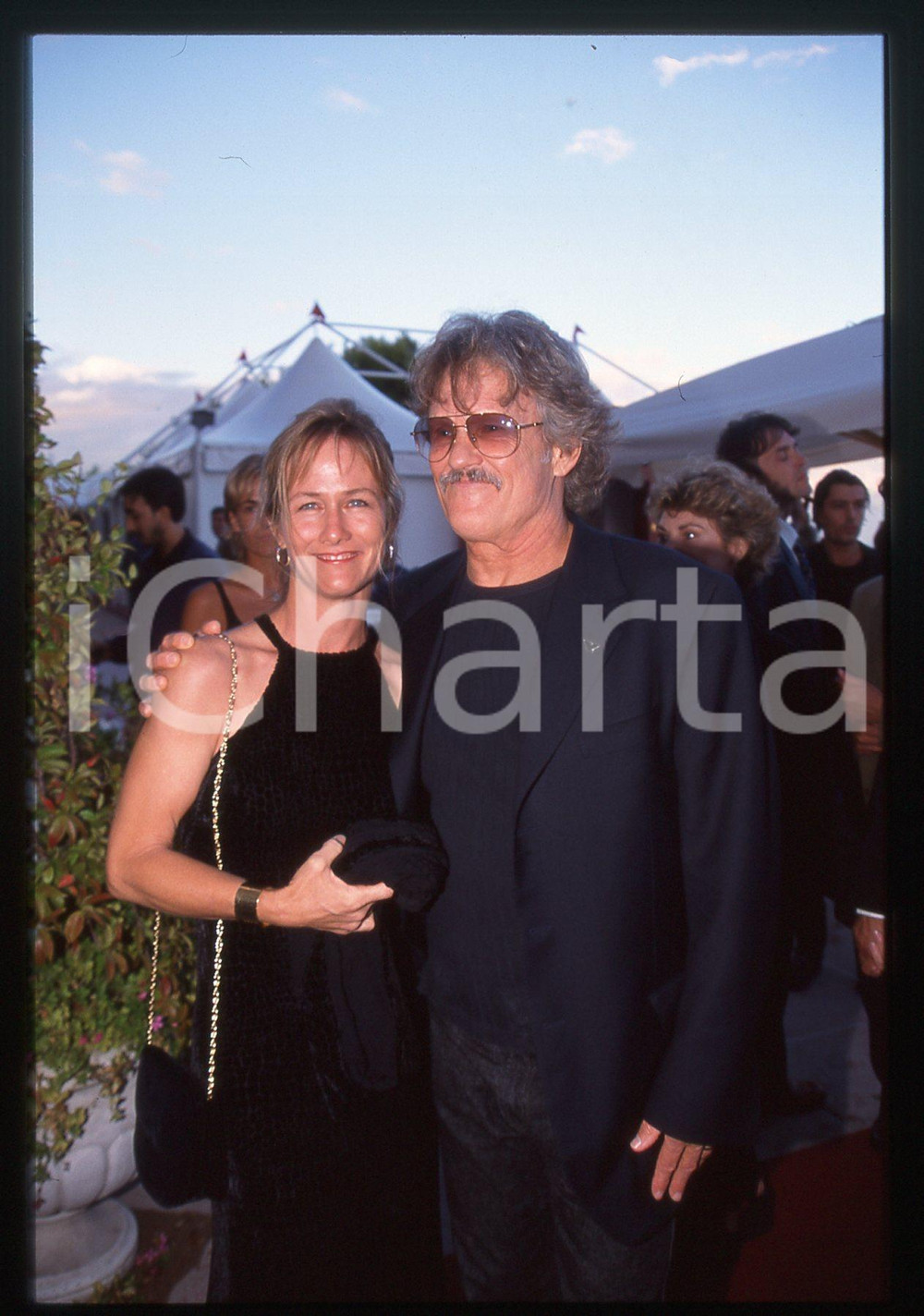 Fotografia d epoca originale 35mm vintage slide 1998 VENEZIA LIDO  Kris KRISTOFFERSON e Lisa MEYERS 4 1