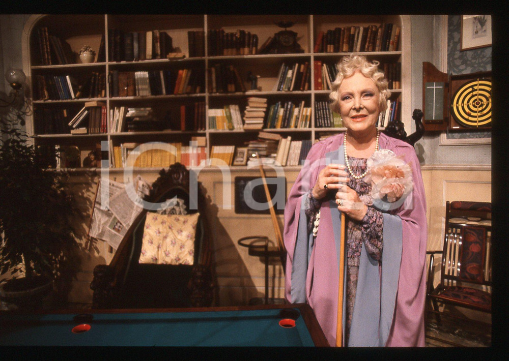 35mm vintage slide* 1990 RAI 2 - Caterina BORATTO a VILLA ARZILLA (21)