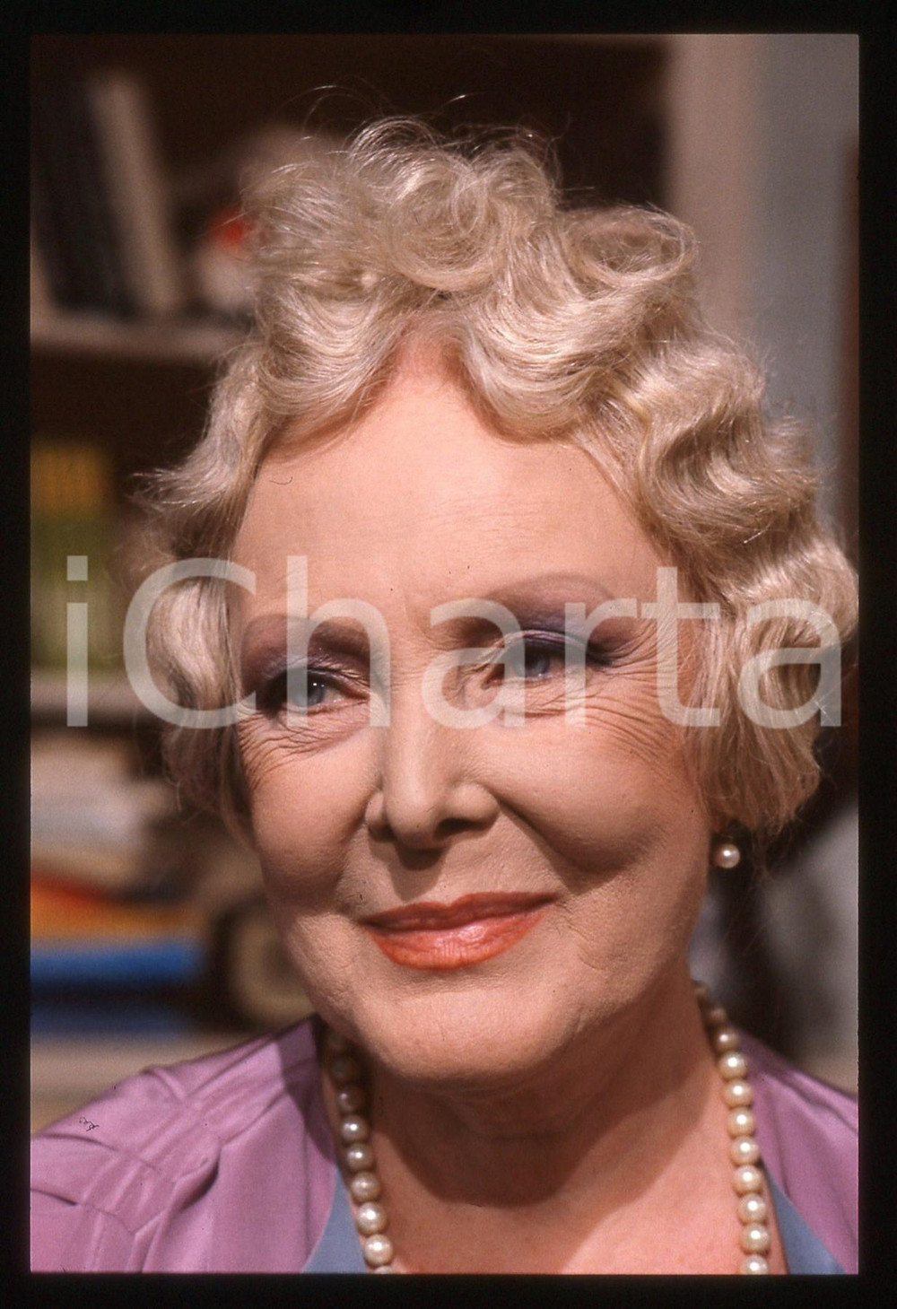 35mm vintage slide* 1990 RAI 2 - Caterina BORATTO a VILLA ARZILLA (37)