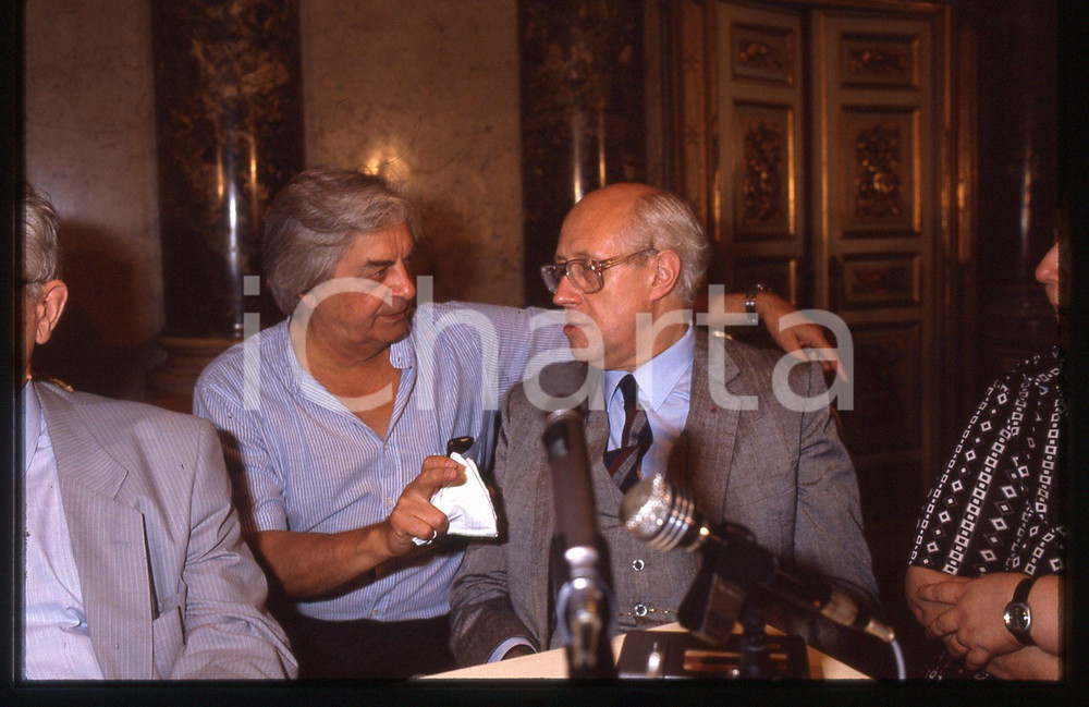 35mm vintage slide* 1985 ca COSTUME Jurij Petrovič LJUBIMOV Mstislav ROSTROPOVIC