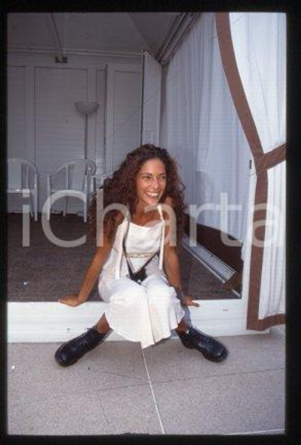 Simona CAVALLARI - LIDO VENICE Italian actress 1997 * 35 mm vintage slide 11