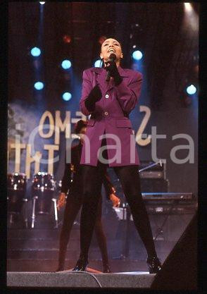 35mm vintage slide* 1990 ca MILAN Kim APPLEBY British singer-songwriter (17)