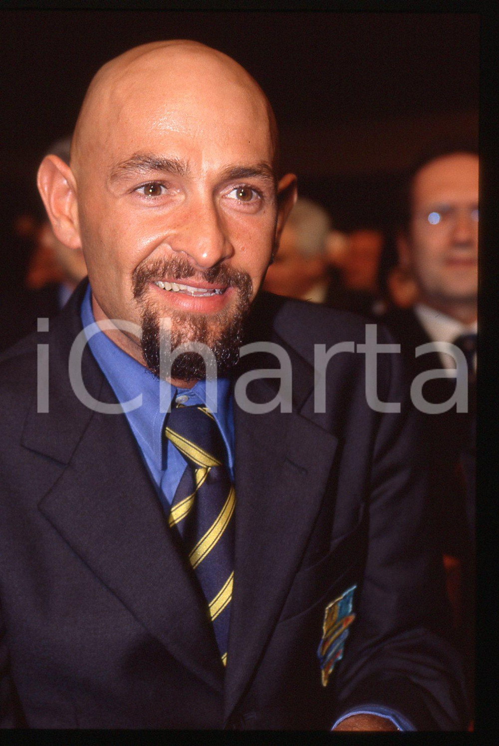 Marco PANTANI - Presentazione GIRO D'ITALIA 1999 - 35 mm vintage slide 11 Diapositiva d'epoca, in formato 35 mm.CONDIZIONI: GOODE' severamente vietata la riproduzione. Tutti i diritti sono riservati. ICharta mette in vendita, sul negozio eBay e in esclusiva sul sito "icharta" il proprio archivio composto da numerose diapositive e negativi fotografici d'epoca, tutti originali e autentici, che attraversano la storia del costume italiano tra gli la fine degli anni Sessanta e Novanta.Si tratta di uno sguardo inedito sull'attualità, la politica, la vita quotidiana, il gossip e la cultura, che fotografa il cambiamento della nazione in quest'ultimo scorcio del XX secolo. Un'occasione unica per il mercato del collezionismo, che vede finalmente disponibile un archivio eccezionale per vastità, tematiche e condizioni, in un settore (il negativo fotografico e la diapositiva) di assoluta novità e dalle interessanti prospettive di investimento.  GOOD/buono   originale e autentica 1