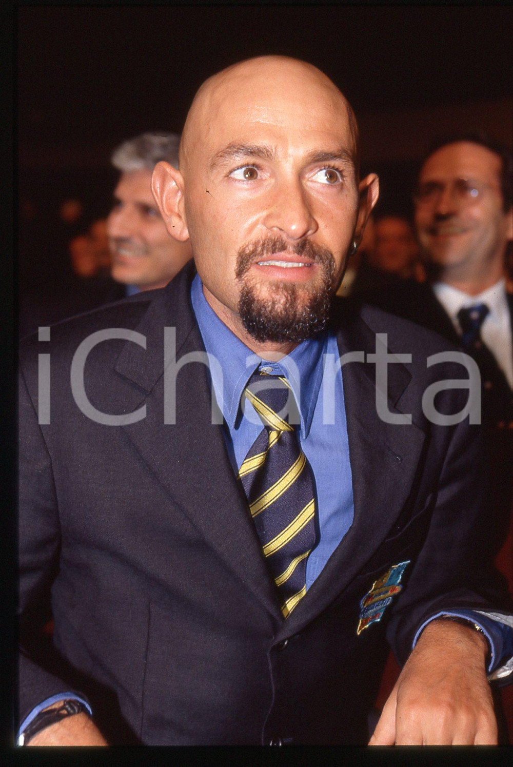 Marco PANTANI - Presentazione GIRO D'ITALIA 1999 - 35 mm vintage slide 20 Diapositiva d'epoca, in formato 35 mm.CONDIZIONI: GOODE' severamente vietata la riproduzione. Tutti i diritti sono riservati.ICharta mette in vendita, sul negozio eBay e in esclusiva sul sito "icharta" il proprio archivio composto da numerose diapositive e negativi fotografici d'epoca, tutti originali e autentici, che attraversano la storia del costume italiano tra gli la fine degli anni Sessanta e Novanta.Si tratta di uno sguardo inedito sull'attualità, la politica, la vita quotidiana, il gossip e la cultura, che fotografa il cambiamento della nazione in quest'ultimo scorcio del XX secolo. Un'occasione unica per il mercato del collezionismo, che vede finalmente disponibile un archivio eccezionale per vastità, tematiche e condizioni, in un settore (il negativo fotografico e la diapositiva) di assoluta novità e dalle interessanti prospettive di investimento.  GOOD/buono   originale e autentica 1