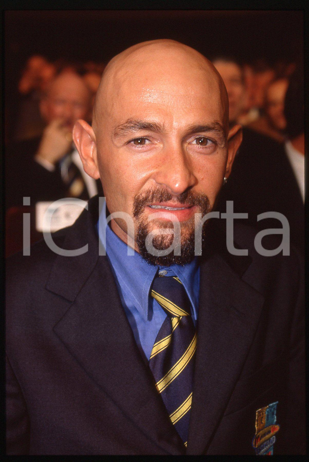 Marco PANTANI - Presentazione GIRO D'ITALIA 1999 - 35 mm vintage slide 17 Diapositiva d'epoca, in formato 35 mm.CONDIZIONI: GOODE' severamente vietata la riproduzione. Tutti i diritti sono riservati.ICharta mette in vendita, sul negozio eBay e in esclusiva sul sito "icharta" il proprio archivio composto da numerose diapositive e negativi fotografici d'epoca, tutti originali e autentici, che attraversano la storia del costume italiano tra gli la fine degli anni Sessanta e Novanta.Si tratta di uno sguardo inedito sull'attualità, la politica, la vita quotidiana, il gossip e la cultura, che fotografa il cambiamento della nazione in quest'ultimo scorcio del XX secolo. Un'occasione unica per il mercato del collezionismo, che vede finalmente disponibile un archivio eccezionale per vastità, tematiche e condizioni, in un settore (il negativo fotografico e la diapositiva) di assoluta novità e dalle interessanti prospettive di investimento.  GOOD/buono   originale e autentica 1