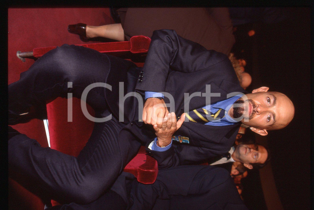 Marco PANTANI - Presentazione GIRO D'ITALIA 1999 - 35 mm vintage slide 14 Diapositiva d'epoca, in formato 35 mm.CONDIZIONI: GOODE' severamente vietata la riproduzione. Tutti i diritti sono riservati.ICharta mette in vendita, sul negozio eBay e in esclusiva sul sito "icharta" il proprio archivio composto da numerose diapositive e negativi fotografici d'epoca, tutti originali e autentici, che attraversano la storia del costume italiano tra gli la fine degli anni Sessanta e Novanta.Si tratta di uno sguardo inedito sull'attualità, la politica, la vita quotidiana, il gossip e la cultura, che fotografa il cambiamento della nazione in quest'ultimo scorcio del XX secolo. Un'occasione unica per il mercato del collezionismo, che vede finalmente disponibile un archivio eccezionale per vastità, tematiche e condizioni, in un settore (il negativo fotografico e la diapositiva) di assoluta novità e dalle interessanti prospettive di investimento.  GOOD/buono   originale e autentica 1