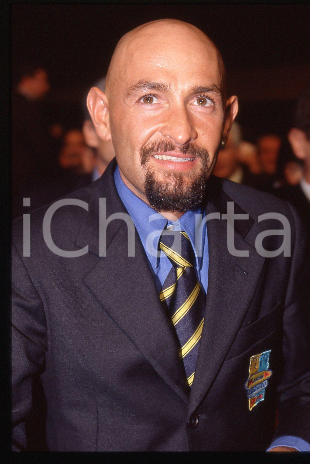 Marco PANTANI - Presentazione GIRO D'ITALIA 1999 - 35 mm vintage slide 9 Diapositiva d'epoca, in formato 35 mm.CONDIZIONI: GOODE' severamente vietata la riproduzione. Tutti i diritti sono riservati. ICharta mette in vendita, sul negozio eBay e in esclusiva sul sito "icharta" il proprio archivio composto da numerose diapositive e negativi fotografici d'epoca, tutti originali e autentici, che attraversano la storia del costume italiano tra gli la fine degli anni Sessanta e Novanta.Si tratta di uno sguardo inedito sull'attualità, la politica, la vita quotidiana, il gossip e la cultura, che fotografa il cambiamento della nazione in quest'ultimo scorcio del XX secolo. Un'occasione unica per il mercato del collezionismo, che vede finalmente disponibile un archivio eccezionale per vastità, tematiche e condizioni, in un settore (il negativo fotografico e la diapositiva) di assoluta novità e dalle interessanti prospettive di investimento.  GOOD/buono   originale e autentica 1