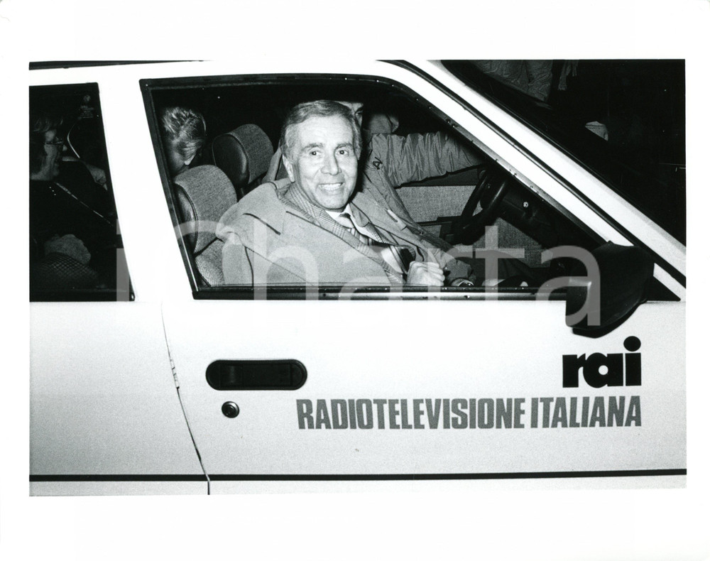 1987 MILANO "PORTOBELLO" - Enzo TORTORA visita il Cenacolo Vinciano *Foto (3)  Fotografia d'agenzia, scattata in occasione della puntata speciale di "Portobello" presso il Cenacolo Vinciano. CONDIZIONI: G (ma minima piegatura al margine inferiore) FORMATO: 25x20 cm     originale e autentica 1