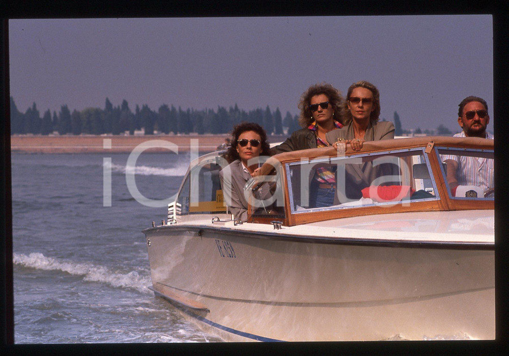 35mm vintage slide*1995 VENEZIA Jacqueline BISSET a bordo di un motoscafo (2)