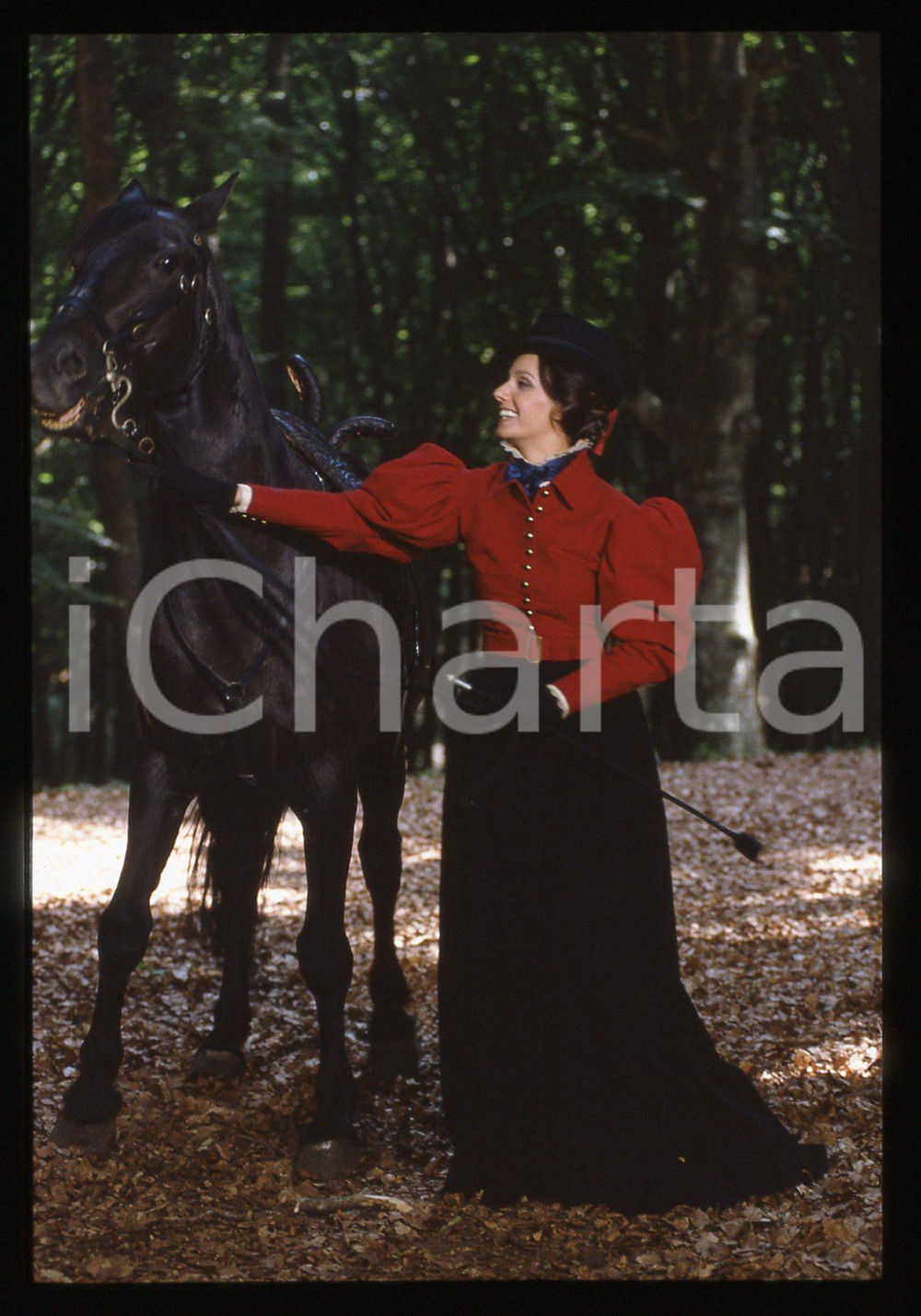 35mm vintage slide*1995 FAMIGLIA RICORDI Anna KANAKIS interpreta Maria MALIBRAN  Diapositiva d'epoca, in formato 35 mm. CONDIZIONI: GOODE' severamente vietata la riproduzione. Tutti i diritti sono riservati. ICharta mette in vendita, sul negozio eBay e in esclusiva sul sito "icharta" il proprio archivio composto da numerose diapositive e negativi fotografici d'epoca, tutti originali e autentici, che attraversano la storia del costume italiano tra gli la fine degli anni Sessanta e Novanta.Si tratta di uno sguardo inedito sull'attualit&agrave;, la politica, la vita quotidiana, il gossip e la cultura, che fotografa il cambiamento della nazione in quest'ultimo scorcio del XX secolo. Un'occasione unica per il mercato del collezionismo, che vede finalmente disponibile un archivio eccezionale per vastit&agrave;, tematiche e condizioni, in un settore (il negativo fotografico e la diapositiva) di assoluta novit&agrave; e dalle interessanti prospettive di investimento.  originale e autentica 1