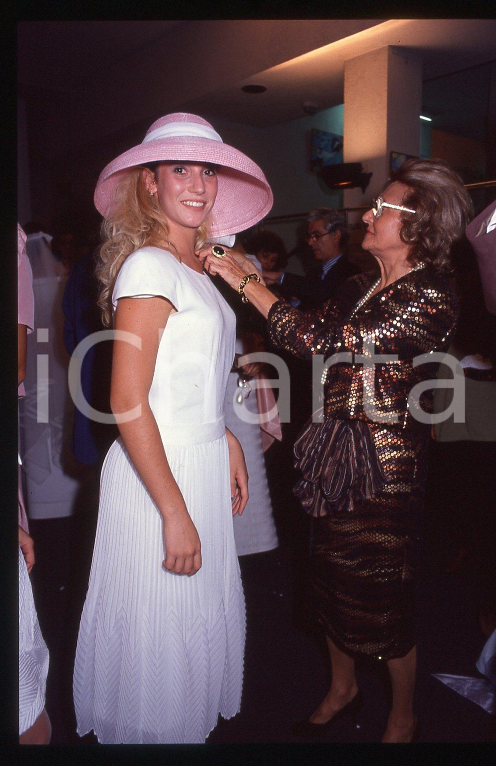 35mm vintage slide*1990ca MODA La stilista Wanda ROVEDA con Isabella SEGHEZZI 2