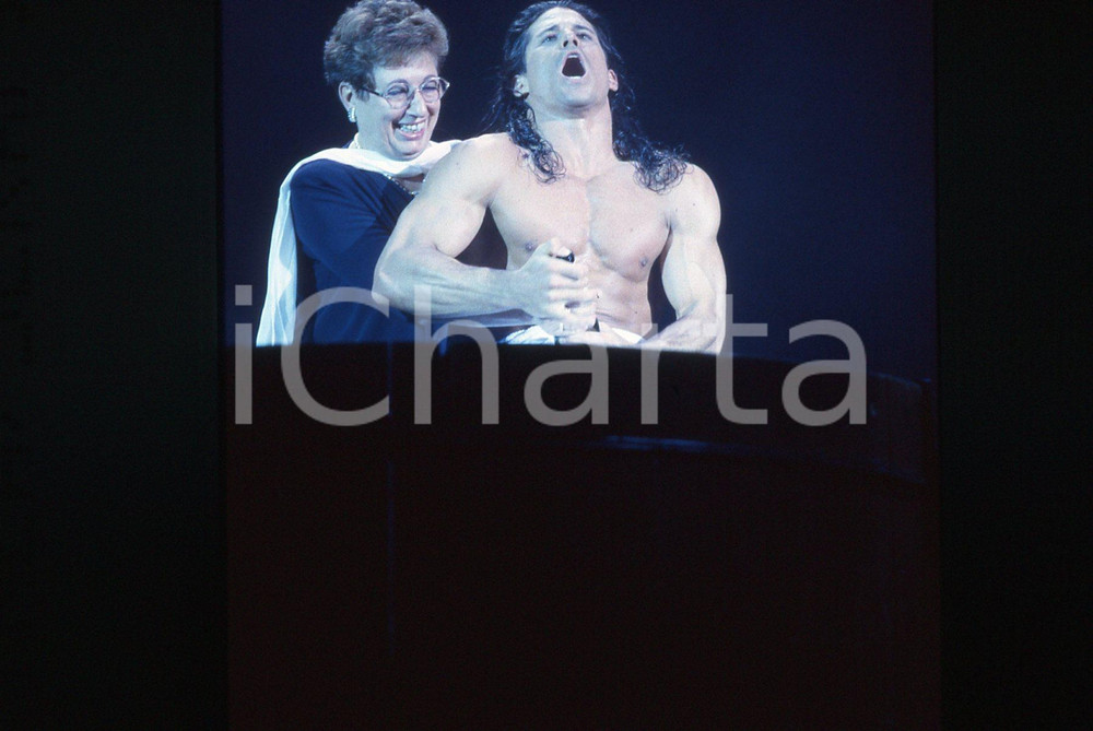 35mm vintage slide*2000ca CALIFORNIA DREAM MEN Mario ORTIZ durante spettacolo 1