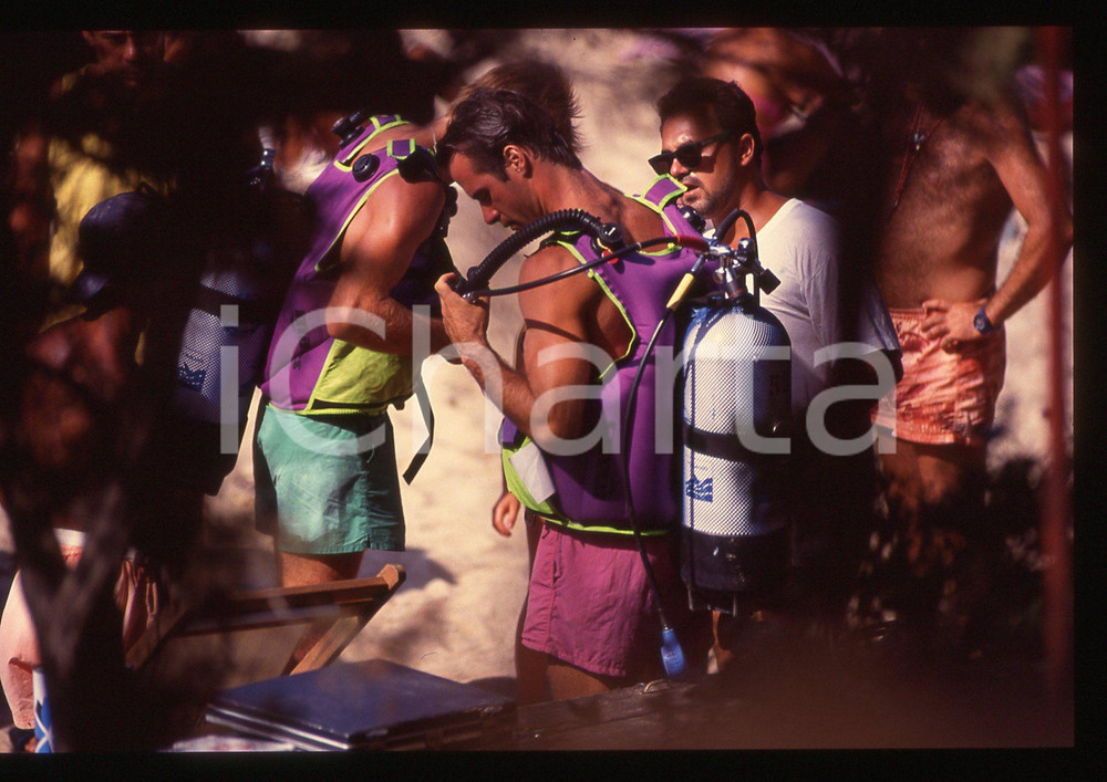 35mm vintage slide*1992 COSTA SMERALDA - Todd McKEE paparazzato sulla spiaggia