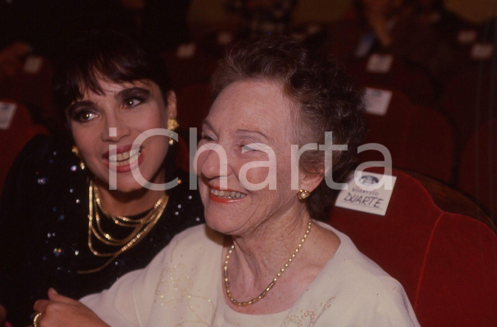35mm vintage slide*1990ca - COSTUME  Regina DUARTE con la mamma Dulce BLOIS 1