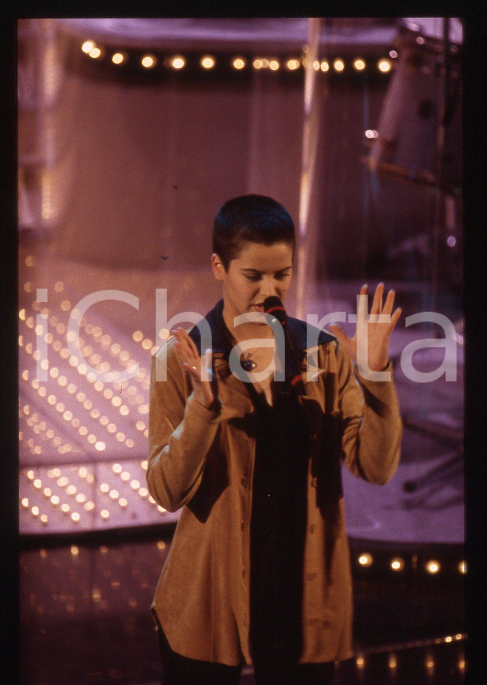 35mm vintage slide* 1997 SANREMO Silvia SALEMI sul palco del Teatro Ariston (28)