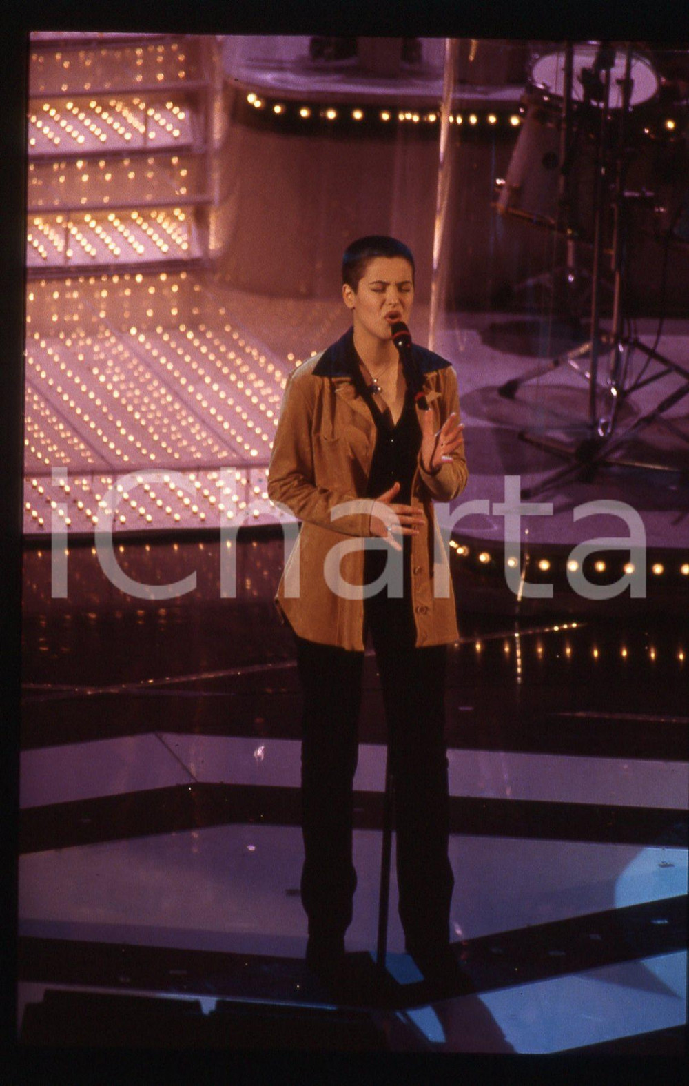 35mm vintage slide* 1997 SANREMO Silvia SALEMI sul palco del Teatro Ariston (30)