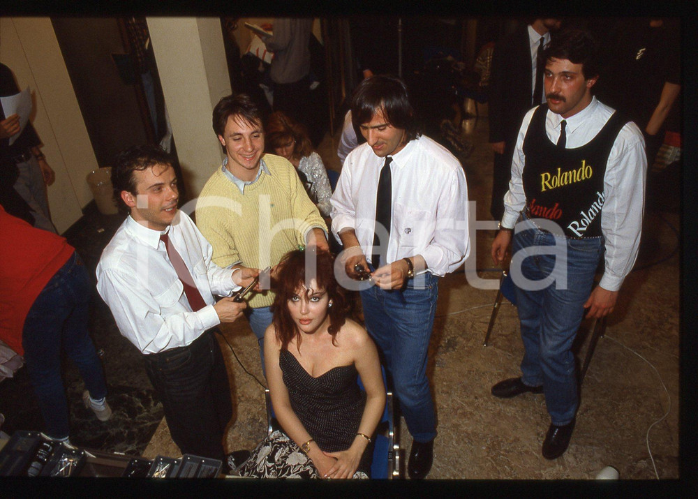 35mm vintage slide* 1985ca MODA Lo staff di Rolando ELISEI acconcia modella (1)