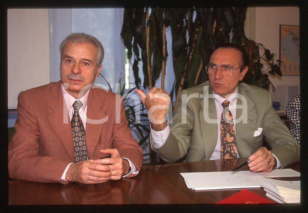 35mm vintage slide* 1996 MILANO RHO Pippo BAUDO e prof.SPARTA' post operazione10