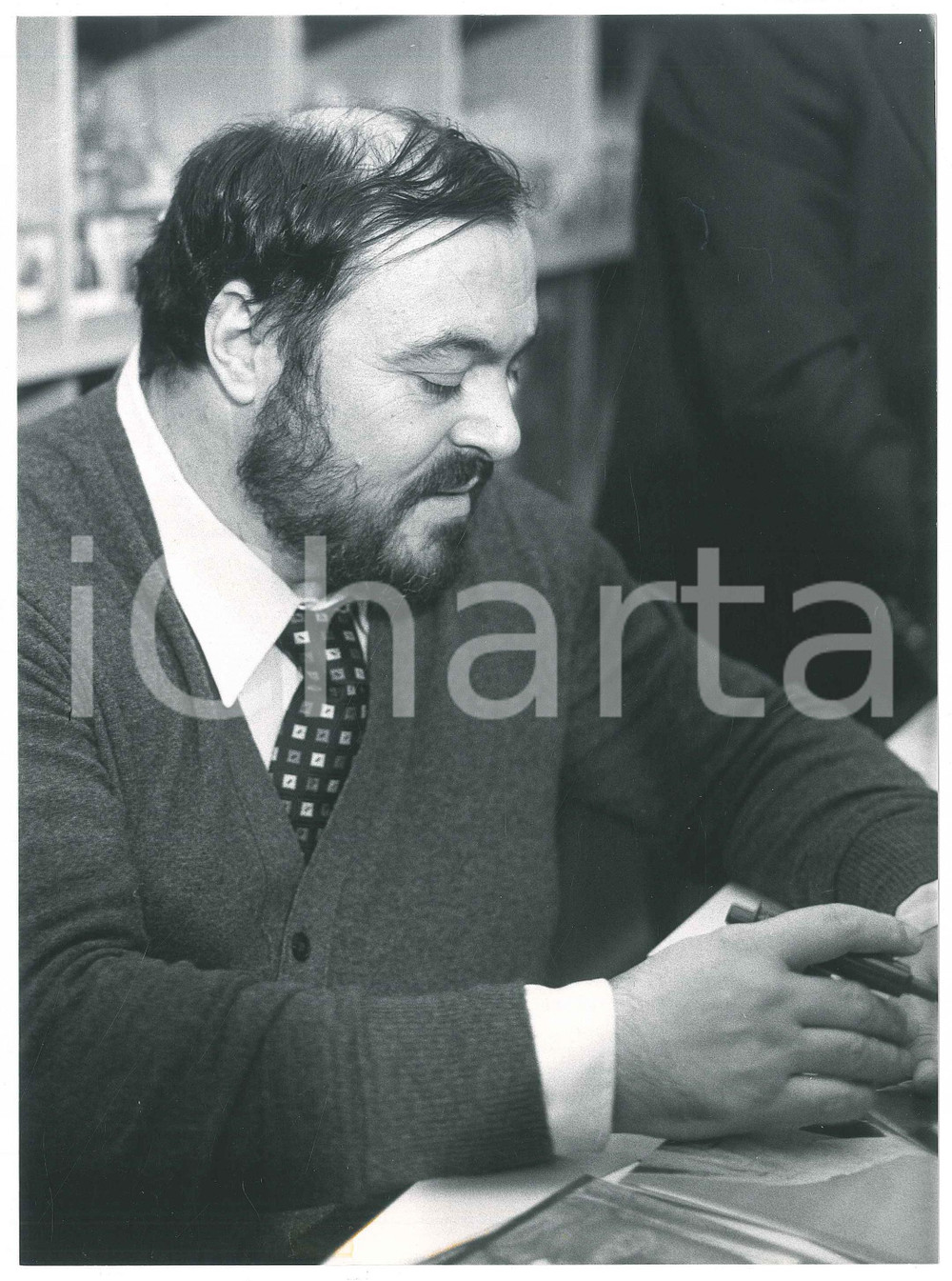 1985 ca LIRICA Luciano PAVAROTTI Ritratto del tenore - Foto 17x24 cm Fotografia d'epoca.  GOOD/buono  Formato: 17x24 cm originale e autentica 1