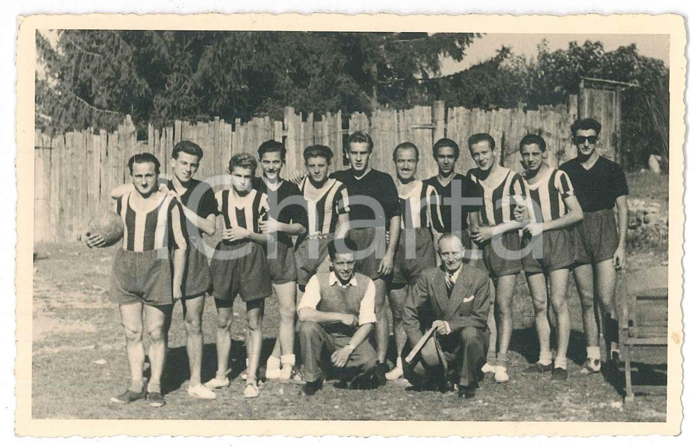 1944 ITALIA - PALLACANESTRO - Squadra giovanile - Torneo d'autunno *Foto  Fotografia d'epoca, in formato cartolina postale, con didascalia manoscritta al verso. GOOD/buono  Formato: 14x9 cm originale e autentica 1