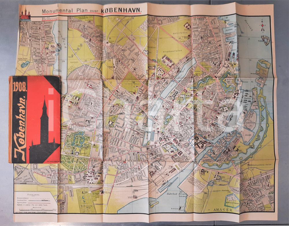 1908 KOBENHAVN (DENMARK) Monumental plan 55x46 cm - Emil OLSEN lith. Mappa originale d'epoca, ripiegata.  POOR/danneggiato lieve piegatura angolare e piccolo strappo al lato superiore; strappo al lato sinistro; piegatura alla copertina in cartoncino Formato: 55x46 cm originale e autentica 1
