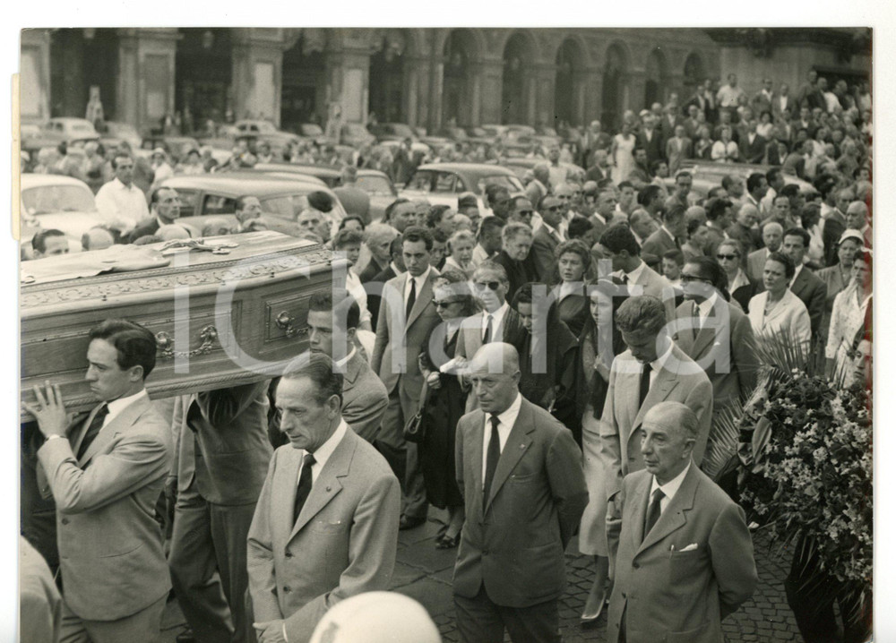 1956 TORINO Piazza San Carlo - Funerali di Gianpiero COMBI dirigente JUVENTUS 2