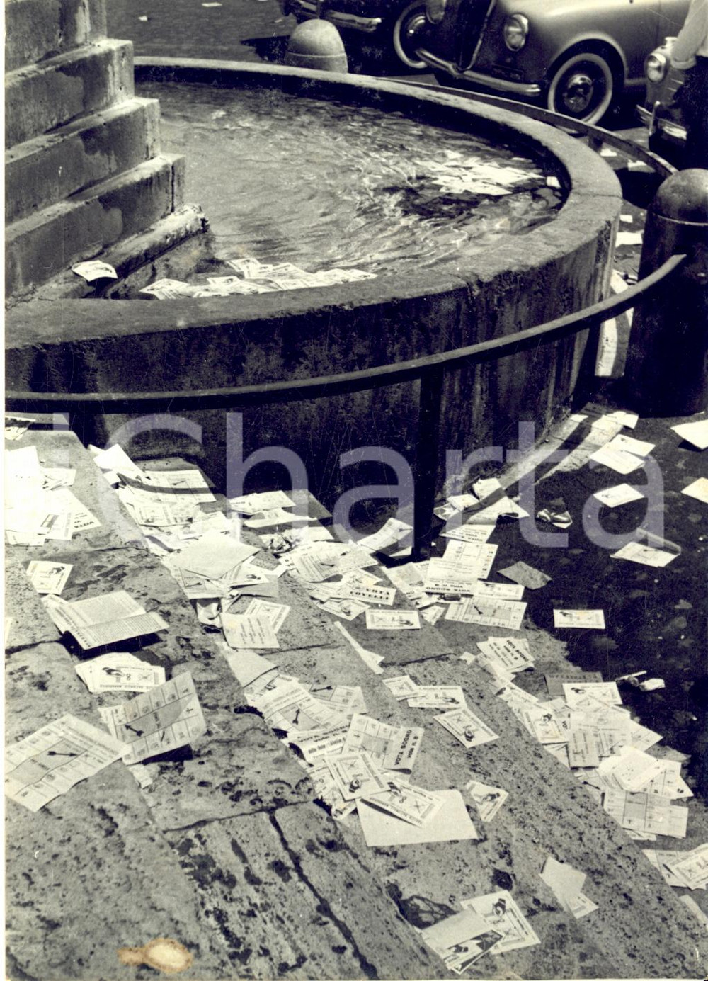 1958 ROMA Elezioni politiche - Volantini abbandonati in mezzo alla strada - Foto