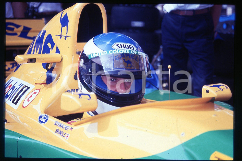 35mm vintage slide* 1990 ca FORMULA1 Michael SCHUMACHER CAMEL BENETTON FORD (94)  Diapositiva d'epoca, in formato 35 mm.CONDIZIONI: GOODE' severamente vietata la riproduzione. Tutti i diritti sono riservati.Nella diapositiva ICharta mette in vendita, sul negozio eBay e in esclusiva sul sito "icharta" il proprio archivio composto da numerose diapositive e negativi fotografici d'epoca, tutti originali e autentici, che attraversano la storia del costume italiano tra gli la fine degli anni Sessanta e Novanta.Si tratta di uno sguardo inedito sull'attualit&agrave;, la politica, la vita quotidiana, il gossip e la cultura, che fotografa il cambiamento della nazione in quest'ultimo scorcio del XX secolo. Un'occasione unica per il mercato del collezionismo, che vede finalmente disponibile un archivio eccezionale per vastit&agrave;, tematiche e condizioni, in un settore (il negativo fotografico e la diapositiva) di assoluta novit&agrave; e dalle interessanti prospettive di investimento.  FAIR/discreto   originale e autentica 1