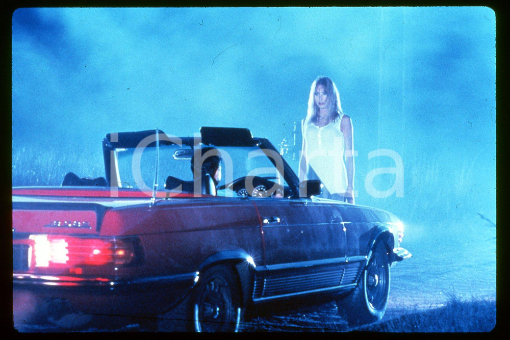 35mm vintage slide* 1989 CINEMA "Hellgate" - Ron PALILLO, Abigail WOLCOTT (13)  Diapositiva d'epoca, in formato 35 mm.CONDIZIONI: GOODE' severamente vietata la riproduzione. Tutti i diritti sono riservati.Nella diapositiva ICharta mette in vendita, sul negozio eBay e in esclusiva sul sito "icharta" il proprio archivio composto da numerose diapositive e negativi fotografici d'epoca, tutti originali e autentici, che attraversano la storia del costume italiano tra gli la fine degli anni Sessanta e Novanta.Si tratta di uno sguardo inedito sull'attualit&agrave;, la politica, la vita quotidiana, il gossip e la cultura, che fotografa il cambiamento della nazione in quest'ultimo scorcio del XX secolo. Un'occasione unica per il mercato del collezionismo, che vede finalmente disponibile un archivio eccezionale per vastit&agrave;, tematiche e condizioni, in un settore (il negativo fotografico e la diapositiva) di assoluta novit&agrave; e dalle interessanti prospettive di investimento. GOOD/buono   originale e autentica 1