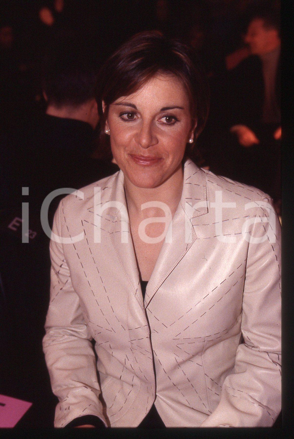 Deborah COMPAGNONI - Sfilata ICEBERG - 1995 ca 35 mm vintage slide 6 Diapositiva d'epoca, in formato 35 mm.CONDIZIONI: GOODE' severamente vietata la riproduzione. Tutti i diritti sono riservati.ICharta mette in vendita, sul negozio eBay e in esclusiva sul sito "icharta" il proprio archivio composto da numerose diapositive e negativi fotografici d'epoca, tutti originali e autentici, che attraversano la storia del costume italiano tra gli la fine degli anni Sessanta e Novanta.Si tratta di uno sguardo inedito sull'attualità, la politica, la vita quotidiana, il gossip e la cultura, che fotografa il cambiamento della nazione in quest'ultimo scorcio del XX secolo. Un'occasione unica per il mercato del collezionismo, che vede finalmente disponibile un archivio eccezionale per vastità, tematiche e condizioni, in un settore (il negativo fotografico e la diapositiva) di assoluta novità e dalle interessanti prospettive di investimento.  GOOD/buono   originale e autentica 1