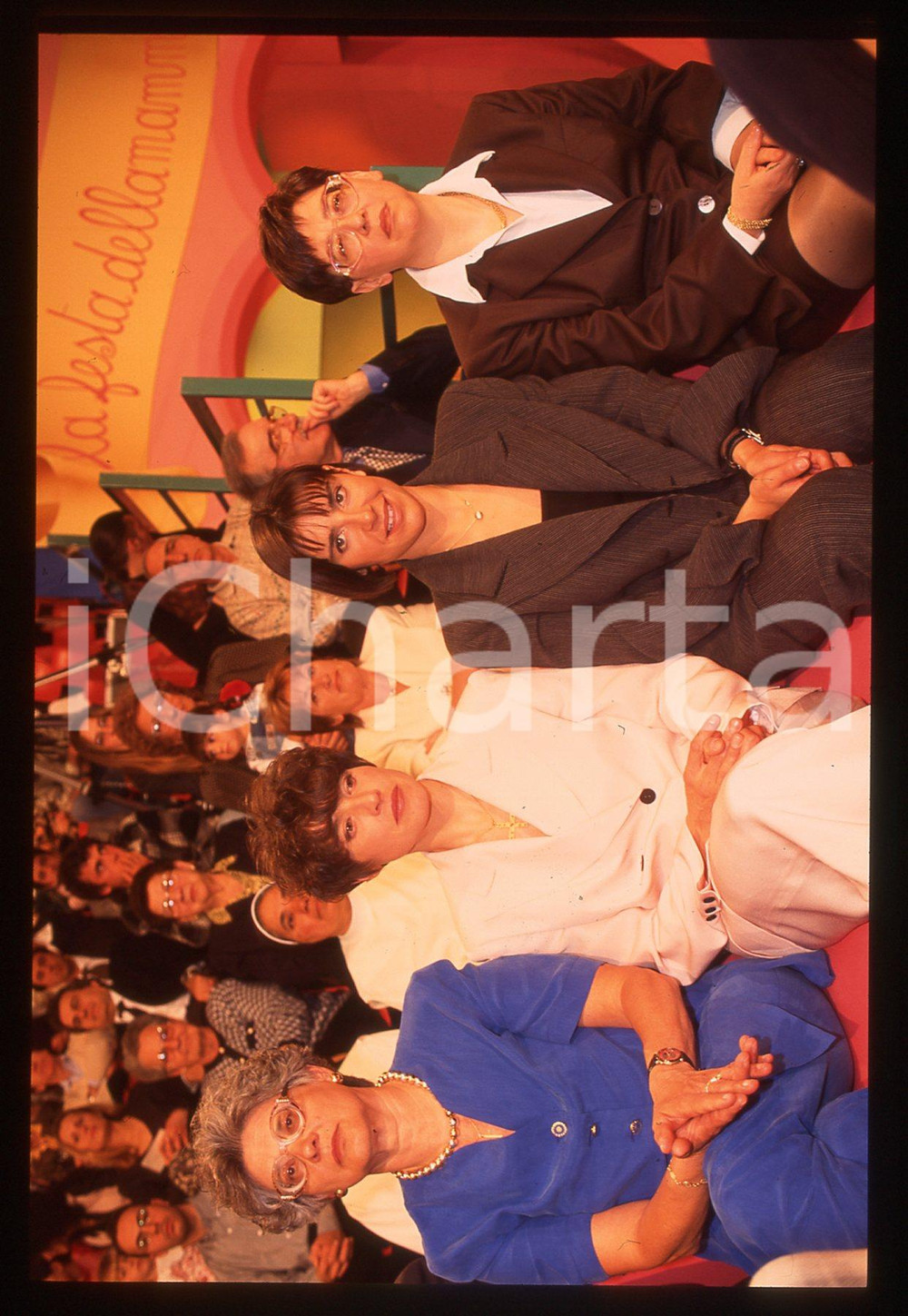 Deborah e Adele COMPAGNONI Manuela DI CENTA - 1995 ca 35 mm vintage slide Diapositiva d'epoca, in formato 35 mm.CONDIZIONI: GOODE' severamente vietata la riproduzione. Tutti i diritti sono riservati.ICharta mette in vendita, sul negozio eBay e in esclusiva sul sito "icharta" il proprio archivio composto da numerose diapositive e negativi fotografici d'epoca, tutti originali e autentici, che attraversano la storia del costume italiano tra gli la fine degli anni Sessanta e Novanta.Si tratta di uno sguardo inedito sull'attualità, la politica, la vita quotidiana, il gossip e la cultura, che fotografa il cambiamento della nazione in quest'ultimo scorcio del XX secolo. Un'occasione unica per il mercato del collezionismo, che vede finalmente disponibile un archivio eccezionale per vastità, tematiche e condizioni, in un settore (il negativo fotografico e la diapositiva) di assoluta novità e dalle interessanti prospettive di investimento.  GOOD/buono   originale e autentica 1