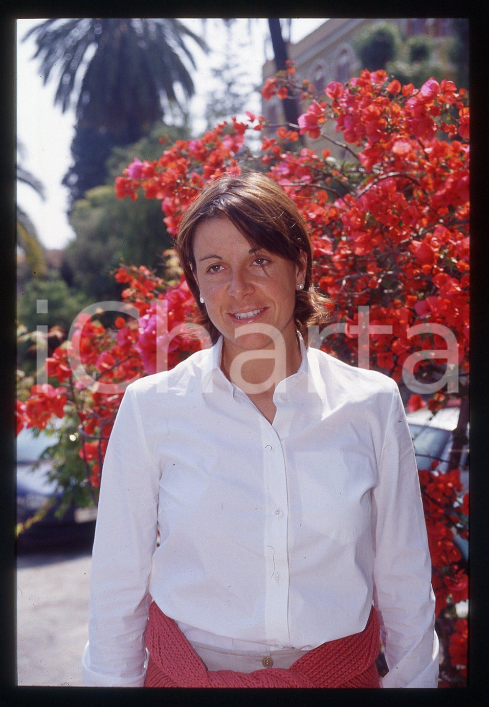 Deborah COMPAGNONI - COSTUME - 2000 ca 35 mm vintage slide 19 Diapositiva d'epoca, in formato 35 mm.CONDIZIONI: GOODE' severamente vietata la riproduzione. Tutti i diritti sono riservati.ICharta mette in vendita, sul negozio eBay e in esclusiva sul sito "icharta" il proprio archivio composto da numerose diapositive e negativi fotografici d'epoca, tutti originali e autentici, che attraversano la storia del costume italiano tra gli la fine degli anni Sessanta e Novanta.Si tratta di uno sguardo inedito sull'attualità, la politica, la vita quotidiana, il gossip e la cultura, che fotografa il cambiamento della nazione in quest'ultimo scorcio del XX secolo. Un'occasione unica per il mercato del collezionismo, che vede finalmente disponibile un archivio eccezionale per vastità, tematiche e condizioni, in un settore (il negativo fotografico e la diapositiva) di assoluta novità e dalle interessanti prospettive di investimento.  GOOD/buono   originale e autentica 1