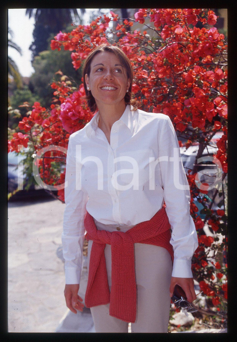 Deborah COMPAGNONI - COSTUME - 2000 ca 35 mm vintage slide 22 Diapositiva d'epoca, in formato 35 mm.CONDIZIONI: GOODE' severamente vietata la riproduzione. Tutti i diritti sono riservati.ICharta mette in vendita, sul negozio eBay e in esclusiva sul sito "icharta" il proprio archivio composto da numerose diapositive e negativi fotografici d'epoca, tutti originali e autentici, che attraversano la storia del costume italiano tra gli la fine degli anni Sessanta e Novanta.Si tratta di uno sguardo inedito sull'attualità, la politica, la vita quotidiana, il gossip e la cultura, che fotografa il cambiamento della nazione in quest'ultimo scorcio del XX secolo. Un'occasione unica per il mercato del collezionismo, che vede finalmente disponibile un archivio eccezionale per vastità, tematiche e condizioni, in un settore (il negativo fotografico e la diapositiva) di assoluta novità e dalle interessanti prospettive di investimento.  GOOD/buono   originale e autentica 1