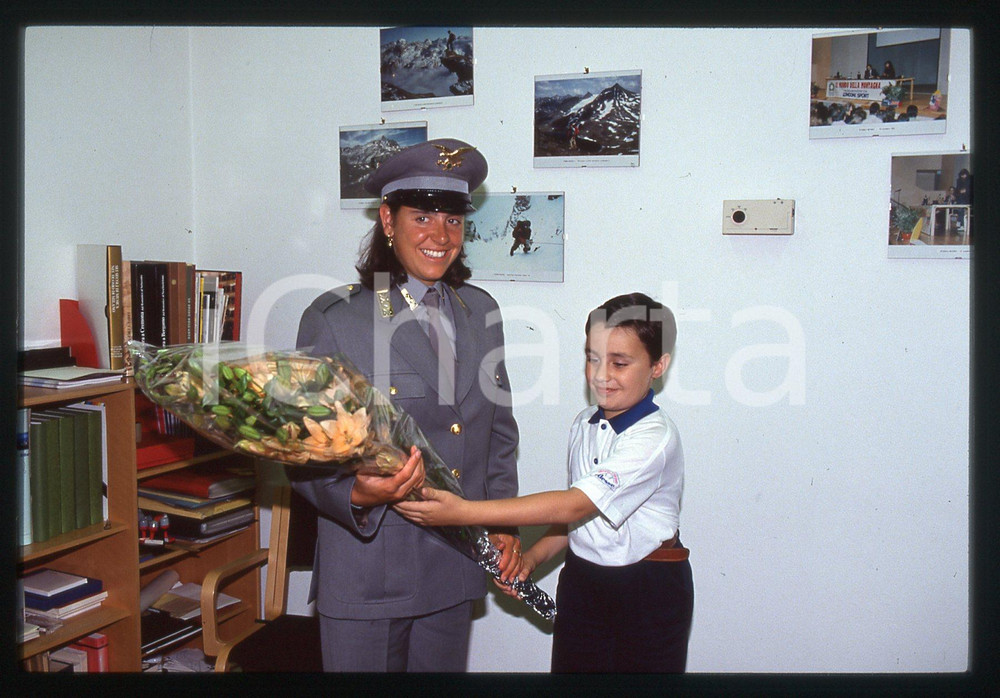 Fotografia d epoca originale Deborah COMPAGNONI in divisa GUARDIA DI FINANZA  1995 ca 35 mm vintage slide 24 1