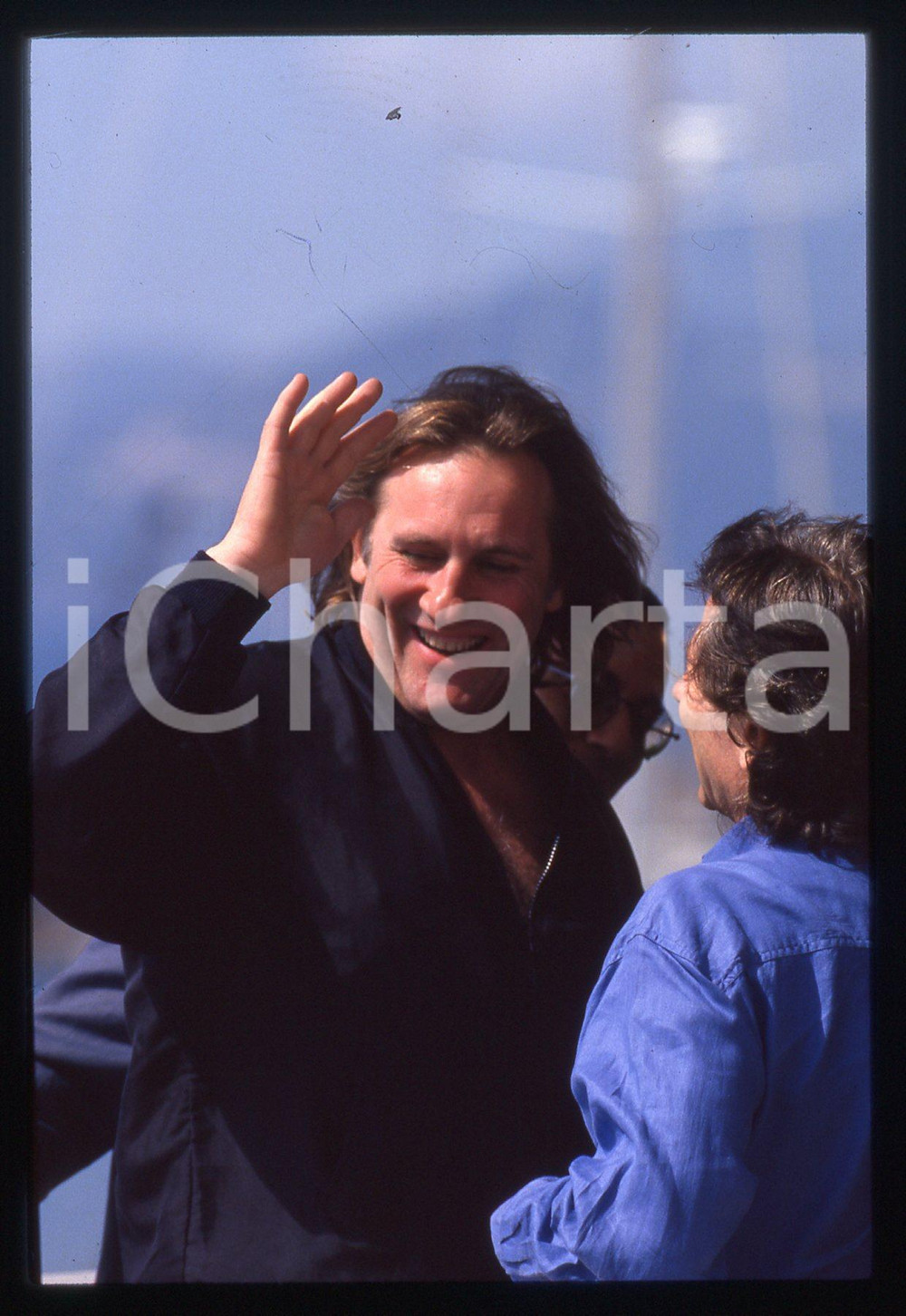 35mm vintage slide* 1994 CANNES Gérard DEPARDIEU Roman POLANSKI Festival (4) La diapositiva &egrave; stata scattata in occasione della presentazione del film "Una pura formalit&agrave;" al 47&deg; Festival del Cinema di Cannes. CONDIZIONI: GOOD Tutti i diritti riservati.E' severamente vietata la riproduzione.  ICharta mette in vendita, sul negozio eBay e in esclusiva sul sito "icharta" il proprio archivio composto da numerose diapositive e negativi fotografici d'epoca, tutti originali e autentici, che attraversano la storia del costume italiano tra gli la fine degli anni Sessanta e Novanta.Si tratta di uno sguardo inedito sull'attualit&agrave;, la politica, la vita quotidiana, il gossip e la cultura, che fotografa il cambiamento della nazione in quest'ultimo scorcio del XX secolo. Un'occasione unica per il mercato del collezionismo, che vede finalmente disponibile un archivio eccezionale per vastit&agrave;, tematiche e condizioni, in un settore (il negativo fotografico e la diapositiva) di assoluta novit&agrave; e dalle interessanti prospettive di investimento.     originale e autentica 1