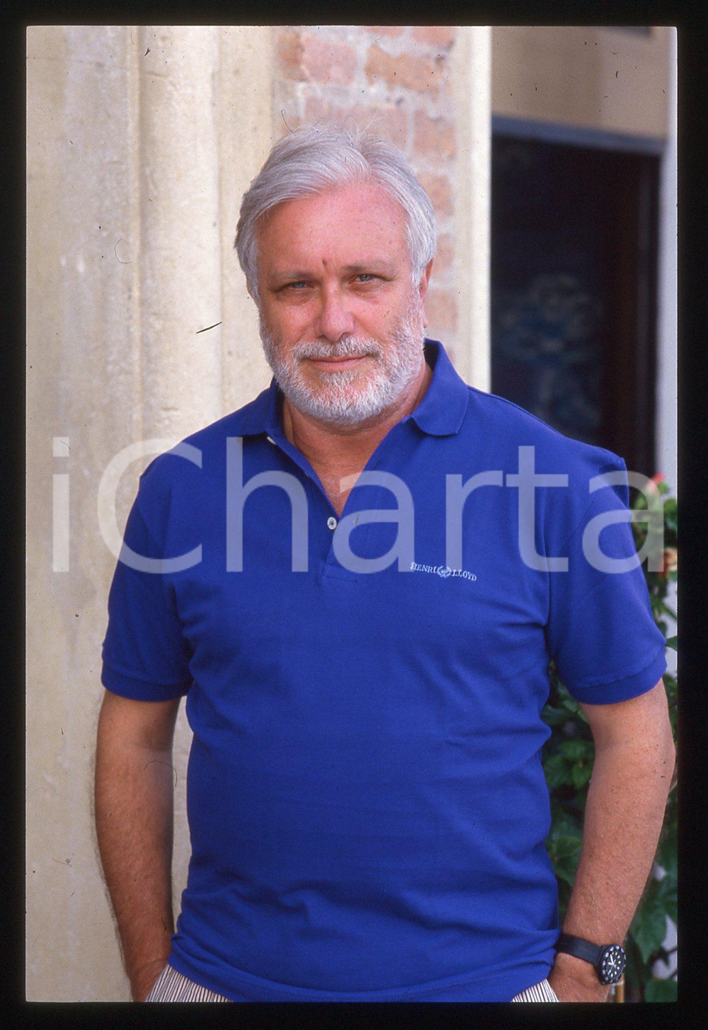 Luciano DE CRESCENZO - FESTIVAL CINEMA VENEZIA - 1990 ca 35 mm vintage slide 33 Diapositiva d'epoca, in formato 35 mm.CONDIZIONI: GOODE' severamente vietata la riproduzione. Tutti i diritti sono riservati.ICharta mette in vendita, sul negozio eBay e in esclusiva sul sito "icharta" il proprio archivio composto da numerose diapositive e negativi fotografici d'epoca, tutti originali e autentici, che attraversano la storia del costume italiano tra gli la fine degli anni Sessanta e Novanta.Si tratta di uno sguardo inedito sull'attualità, la politica, la vita quotidiana, il gossip e la cultura, che fotografa il cambiamento della nazione in quest'ultimo scorcio del XX secolo. Un'occasione unica per il mercato del collezionismo, che vede finalmente disponibile un archivio eccezionale per vastità, tematiche e condizioni, in un settore (il negativo fotografico e la diapositiva) di assoluta novità e dalle interessanti prospettive di investimento.  GOOD/buono   originale e autentica 1