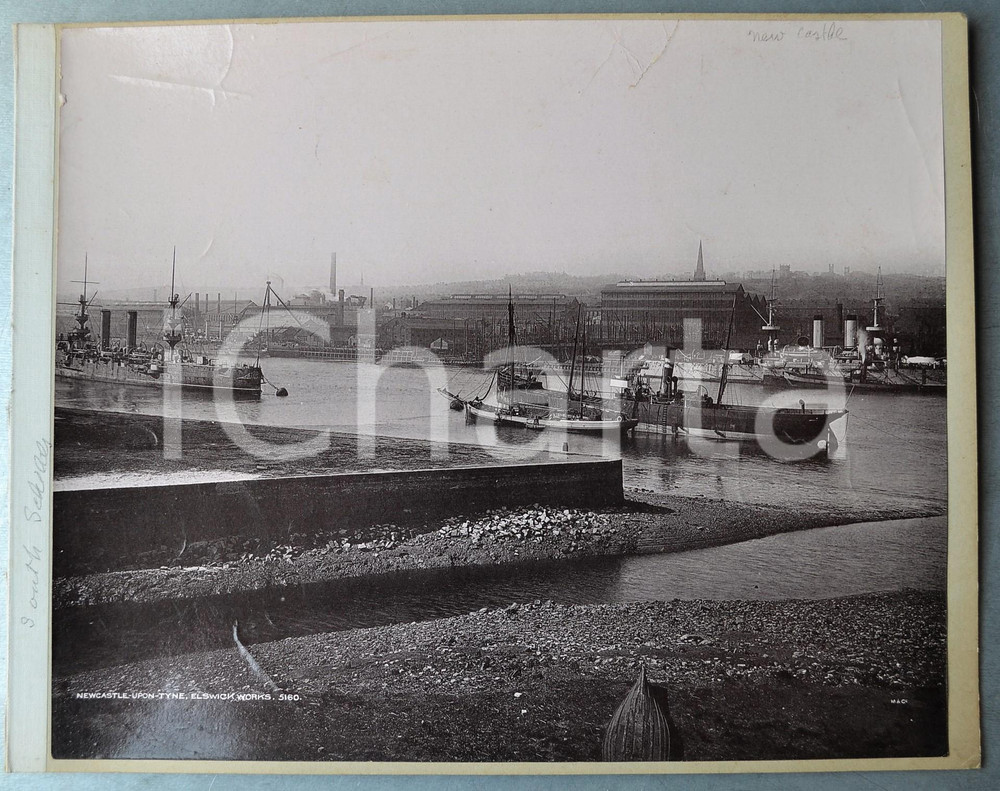 1900 ca NEWCASTLE-UPON-TYNE - Elsick works - Albumen old photo 30x24 cm  Fotografia d'epoca originale, stampata all'albumina e montata su cartoncino.Margine sinistro telato.CONDIZIONI: P (increspature superficiali)FORMATO: 30x24 cm     originale e autentica 1