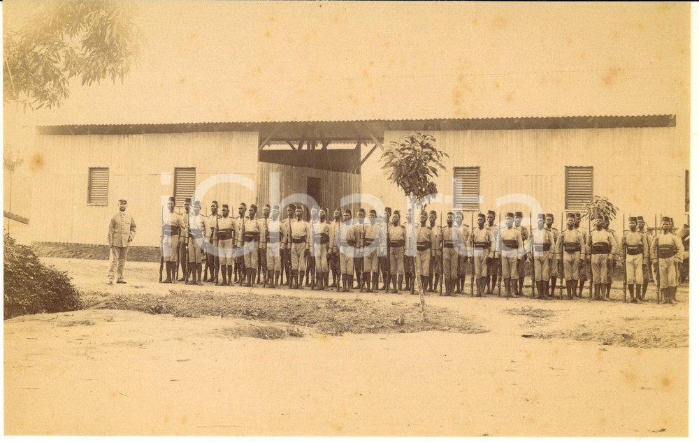 1930 ca CONGO BELGA - Battaglione coloniale schierato - Foto 17x11 cm  Fotografia d'epoca, su carta sottile. GOOD/buono  Formato: 17x11 cm originale e autentica 1