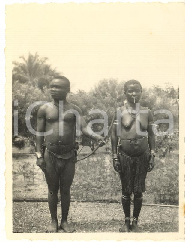 1930 ca CONGO BELGA - Coppia di pigmei - Foto 7x10 cm  Fotografia d'epoca. GOOD/buono  Formato: 7x10 cm originale e autentica 1