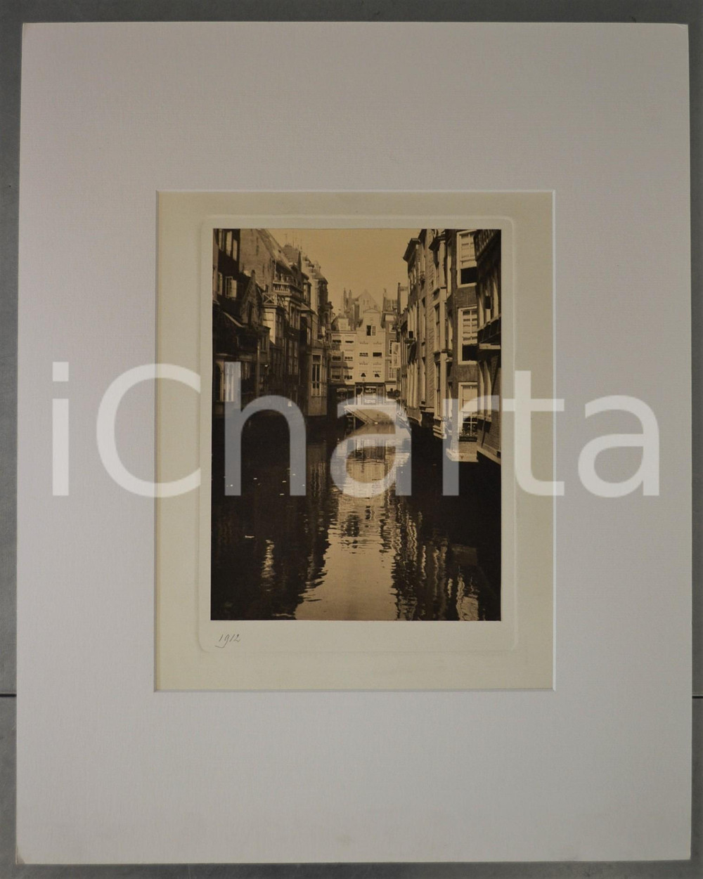 1912 ROTTERDAM (HOLLAND) View of a canal - Photo framed 40x50 cm Fotografia d'epoca, incorniciata con passepartout in cartoncino pesante.  GOOD/buono  Formato: 40x50 cm (cartoncino); 31x42 cm (fotografia) originale e autentica 1