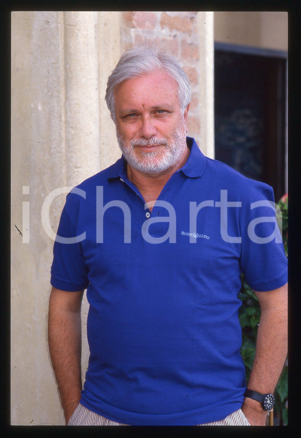 Luciano DE CRESCENZO - FESTIVAL CINEMA VENEZIA - 1990 ca 35 mm vintage slide 97 Diapositiva d'epoca, in formato 35 mm.CONDIZIONI: GOODE' severamente vietata la riproduzione. Tutti i diritti sono riservati. ICharta mette in vendita, sul negozio eBay e in esclusiva sul sito "icharta" il proprio archivio composto da numerose diapositive e negativi fotografici d'epoca, tutti originali e autentici, che attraversano la storia del costume italiano tra gli la fine degli anni Sessanta e Novanta.Si tratta di uno sguardo inedito sull'attualità, la politica, la vita quotidiana, il gossip e la cultura, che fotografa il cambiamento della nazione in quest'ultimo scorcio del XX secolo. Un'occasione unica per il mercato del collezionismo, che vede finalmente disponibile un archivio eccezionale per vastità, tematiche e condizioni, in un settore (il negativo fotografico e la diapositiva) di assoluta novità e dalle interessanti prospettive di investimento.  GOOD/buono   originale e autentica 1