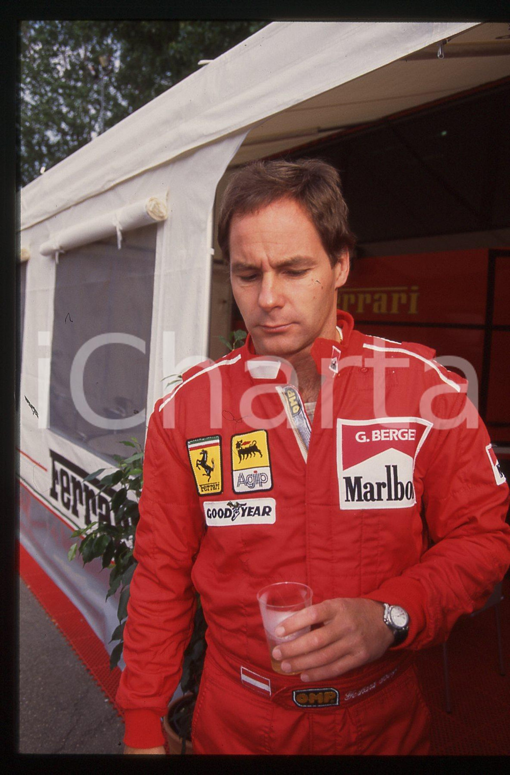 Gerhard BERGER - F1 Pilota scuderia FERRARI - 1995 ca 35 mm vintage slide 2 Diapositiva d'epoca, in formato 35 mm.CONDIZIONI: GOODE' severamente vietata la riproduzione. Tutti i diritti sono riservati.Nella diapositiva ICharta mette in vendita, sul negozio eBay e in esclusiva sul sito "icharta" il proprio archivio composto da numerose diapositive e negativi fotografici d'epoca, tutti originali e autentici, che attraversano la storia del costume italiano tra gli la fine degli anni Sessanta e Novanta.Si tratta di uno sguardo inedito sull'attualit&agrave;, la politica, la vita quotidiana, il gossip e la cultura, che fotografa il cambiamento della nazione in quest'ultimo scorcio del XX secolo. Un'occasione unica per il mercato del collezionismo, che vede finalmente disponibile un archivio eccezionale per vastit&agrave;, tematiche e condizioni, in un settore (il negativo fotografico e la diapositiva) di assoluta novit&agrave; e dalle interessanti prospettive di investimento.  GOOD/buono   originale e autentica 1