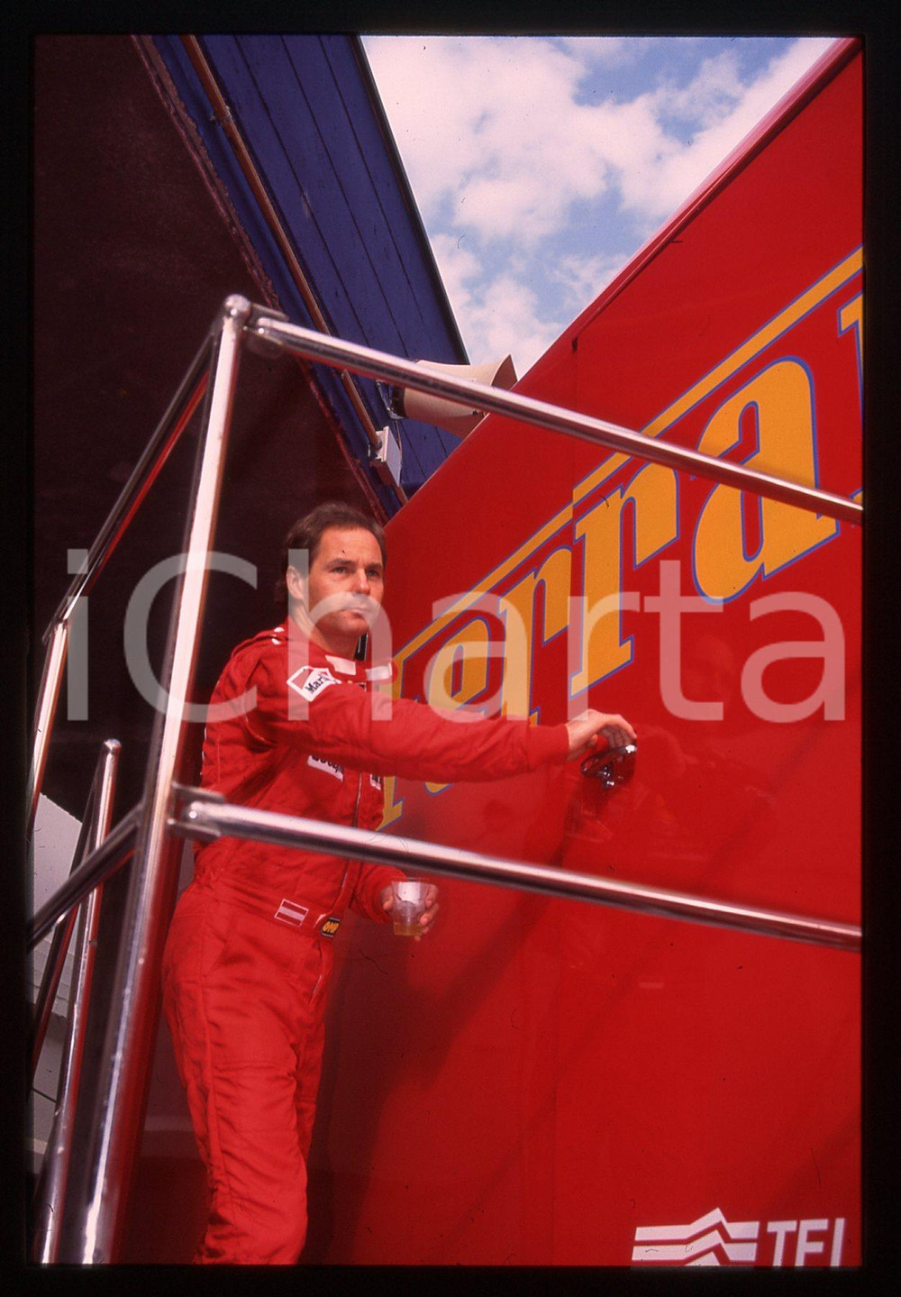 Gerhard BERGER - F1 Pilota scuderia FERRARI - 1995 ca 35 mm vintage slide 4 Diapositiva d'epoca, in formato 35 mm.CONDIZIONI: GOODE' severamente vietata la riproduzione. Tutti i diritti sono riservati.Nella diapositiva ICharta mette in vendita, sul negozio eBay e in esclusiva sul sito "icharta" il proprio archivio composto da numerose diapositive e negativi fotografici d'epoca, tutti originali e autentici, che attraversano la storia del costume italiano tra gli la fine degli anni Sessanta e Novanta.Si tratta di uno sguardo inedito sull'attualit&agrave;, la politica, la vita quotidiana, il gossip e la cultura, che fotografa il cambiamento della nazione in quest'ultimo scorcio del XX secolo. Un'occasione unica per il mercato del collezionismo, che vede finalmente disponibile un archivio eccezionale per vastit&agrave;, tematiche e condizioni, in un settore (il negativo fotografico e la diapositiva) di assoluta novit&agrave; e dalle interessanti prospettive di investimento.  GOOD/buono   originale e autentica 1