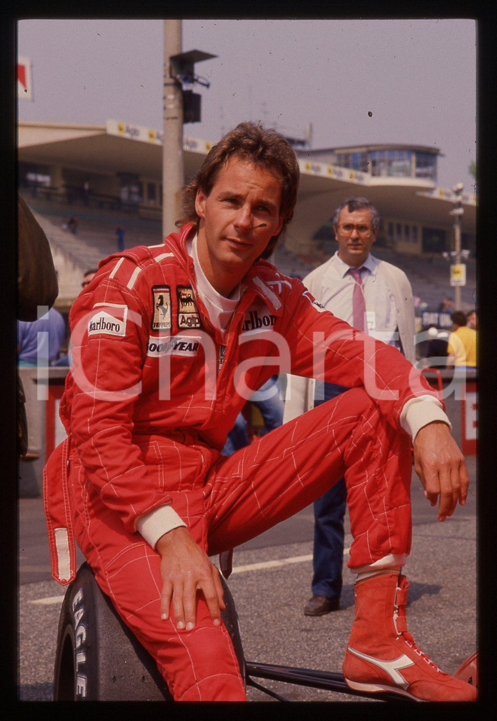 Gerhard BERGER - F1 Pilota scuderia FERRARI - 1995 ca 35 mm vintage slide 5 Diapositiva d'epoca, in formato 35 mm.CONDIZIONI: GOODE' severamente vietata la riproduzione. Tutti i diritti sono riservati.Nella diapositiva ICharta mette in vendita, sul negozio eBay e in esclusiva sul sito "icharta" il proprio archivio composto da numerose diapositive e negativi fotografici d'epoca, tutti originali e autentici, che attraversano la storia del costume italiano tra gli la fine degli anni Sessanta e Novanta.Si tratta di uno sguardo inedito sull'attualit&agrave;, la politica, la vita quotidiana, il gossip e la cultura, che fotografa il cambiamento della nazione in quest'ultimo scorcio del XX secolo. Un'occasione unica per il mercato del collezionismo, che vede finalmente disponibile un archivio eccezionale per vastit&agrave;, tematiche e condizioni, in un settore (il negativo fotografico e la diapositiva) di assoluta novit&agrave; e dalle interessanti prospettive di investimento.  GOOD/buono   originale e autentica 1
