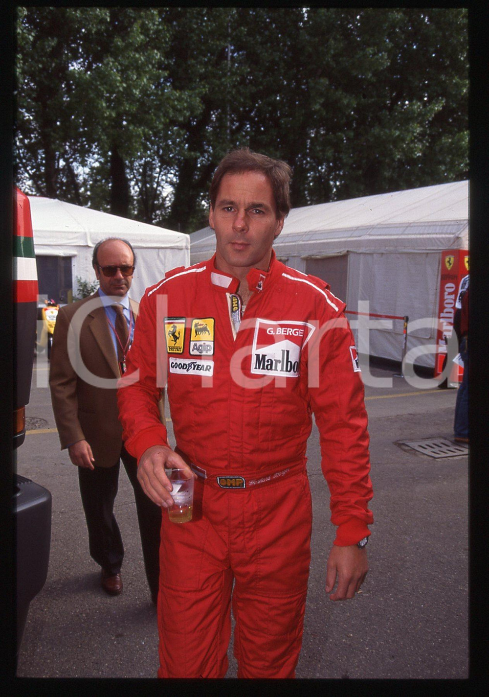 Gerhard BERGER - F1 Pilota scuderia FERRARI - 1995 ca 35 mm vintage slide 13 Diapositiva d'epoca, in formato 35 mm.CONDIZIONI: GOODE' severamente vietata la riproduzione. Tutti i diritti sono riservati.ICharta mette in vendita, sul negozio eBay e in esclusiva sul sito "icharta" il proprio archivio composto da numerose diapositive e negativi fotografici d'epoca, tutti originali e autentici, che attraversano la storia del costume italiano tra gli la fine degli anni Sessanta e Novanta.Si tratta di uno sguardo inedito sull'attualità, la politica, la vita quotidiana, il gossip e la cultura, che fotografa il cambiamento della nazione in quest'ultimo scorcio del XX secolo. Un'occasione unica per il mercato del collezionismo, che vede finalmente disponibile un archivio eccezionale per vastità, tematiche e condizioni, in un settore (il negativo fotografico e la diapositiva) di assoluta novità e dalle interessanti prospettive di investimento.  GOOD/buono   originale e autentica 1