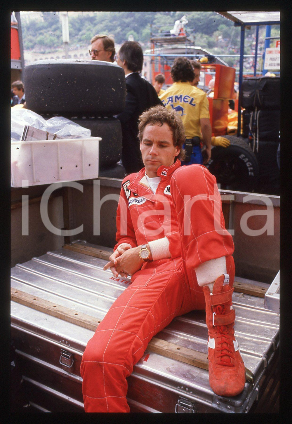 Gerhard BERGER - F1 Pilota scuderia FERRARI - 1995 ca 35 mm vintage slide 15 Diapositiva d'epoca, in formato 35 mm.CONDIZIONI: GOODE' severamente vietata la riproduzione. Tutti i diritti sono riservati.ICharta mette in vendita, sul negozio eBay e in esclusiva sul sito "icharta" il proprio archivio composto da numerose diapositive e negativi fotografici d'epoca, tutti originali e autentici, che attraversano la storia del costume italiano tra gli la fine degli anni Sessanta e Novanta.Si tratta di uno sguardo inedito sull'attualità, la politica, la vita quotidiana, il gossip e la cultura, che fotografa il cambiamento della nazione in quest'ultimo scorcio del XX secolo. Un'occasione unica per il mercato del collezionismo, che vede finalmente disponibile un archivio eccezionale per vastità, tematiche e condizioni, in un settore (il negativo fotografico e la diapositiva) di assoluta novità e dalle interessanti prospettive di investimento.  GOOD/buono   originale e autentica 1