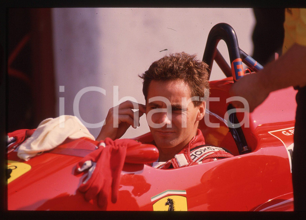 Gerhard BERGER - F1 Pilota scuderia FERRARI - 1995 ca 35 mm vintage slide 16 Diapositiva d'epoca, in formato 35 mm.CONDIZIONI: GOODE' severamente vietata la riproduzione. Tutti i diritti sono riservati.ICharta mette in vendita, sul negozio eBay e in esclusiva sul sito "icharta" il proprio archivio composto da numerose diapositive e negativi fotografici d'epoca, tutti originali e autentici, che attraversano la storia del costume italiano tra gli la fine degli anni Sessanta e Novanta.Si tratta di uno sguardo inedito sull'attualità, la politica, la vita quotidiana, il gossip e la cultura, che fotografa il cambiamento della nazione in quest'ultimo scorcio del XX secolo. Un'occasione unica per il mercato del collezionismo, che vede finalmente disponibile un archivio eccezionale per vastità, tematiche e condizioni, in un settore (il negativo fotografico e la diapositiva) di assoluta novità e dalle interessanti prospettive di investimento.  GOOD/buono   originale e autentica 1