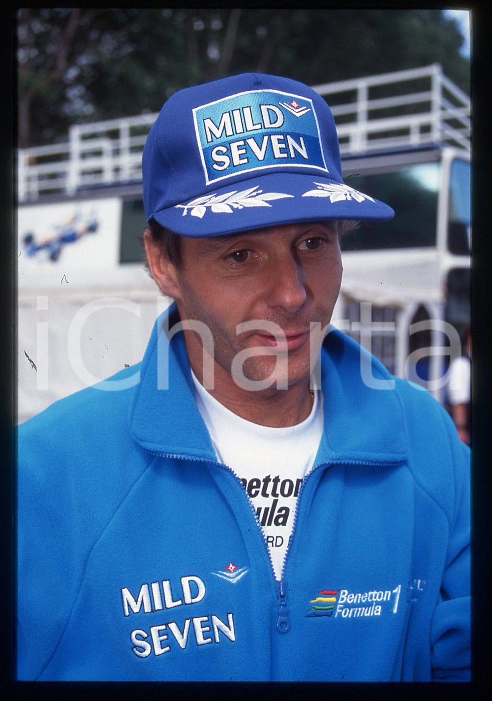 Gerhard BERGER - F1 Pilota scuderia BENETTON - 1996 35 mm vintage slide Diapositiva d'epoca, in formato 35 mm.CONDIZIONI: GOODE' severamente vietata la riproduzione. Tutti i diritti sono riservati.ICharta mette in vendita, sul negozio eBay e in esclusiva sul sito "icharta" il proprio archivio composto da numerose diapositive e negativi fotografici d'epoca, tutti originali e autentici, che attraversano la storia del costume italiano tra gli la fine degli anni Sessanta e Novanta.Si tratta di uno sguardo inedito sull'attualità, la politica, la vita quotidiana, il gossip e la cultura, che fotografa il cambiamento della nazione in quest'ultimo scorcio del XX secolo. Un'occasione unica per il mercato del collezionismo, che vede finalmente disponibile un archivio eccezionale per vastità, tematiche e condizioni, in un settore (il negativo fotografico e la diapositiva) di assoluta novità e dalle interessanti prospettive di investimento.  GOOD/buono   originale e autentica 1