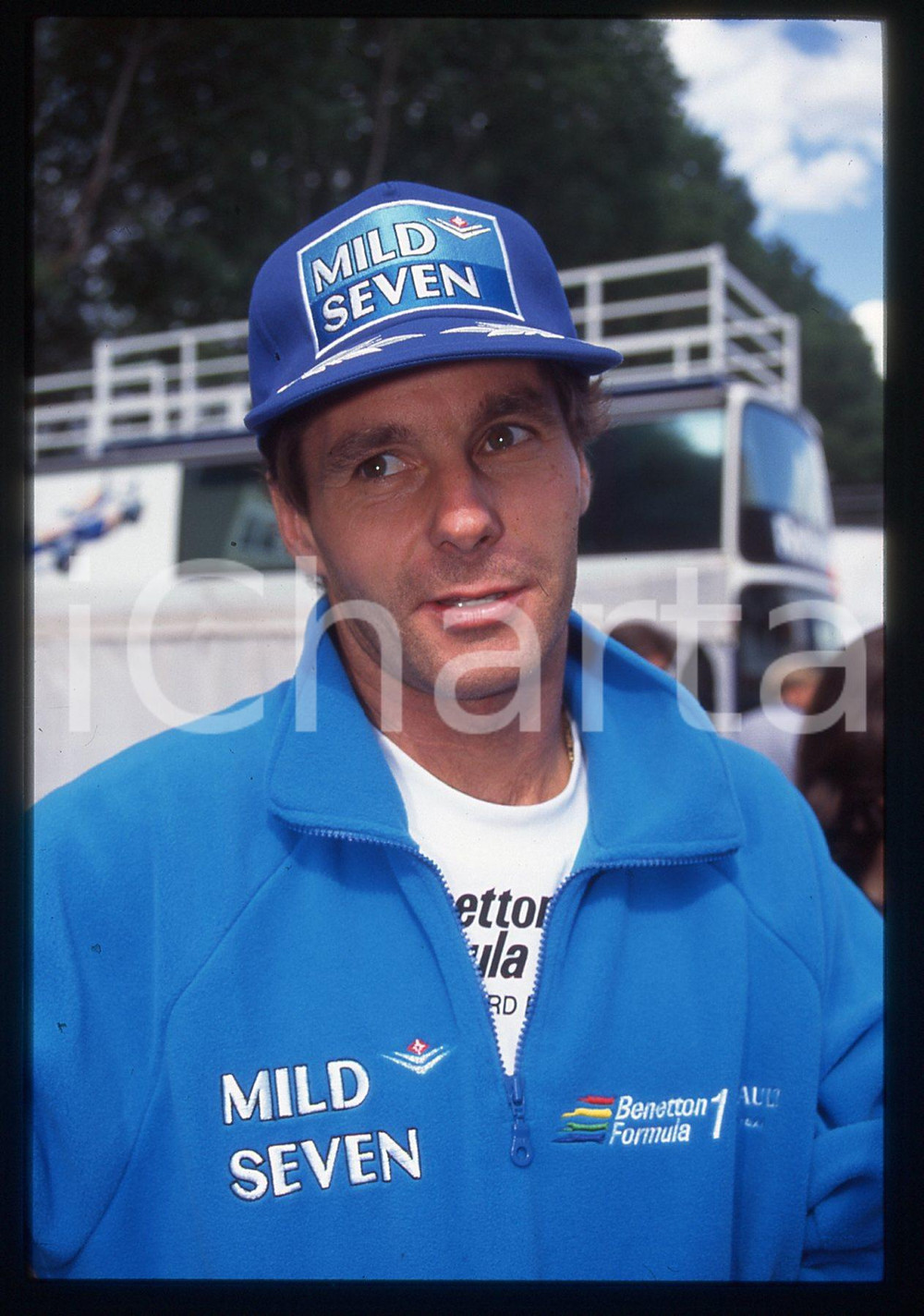 Gerhard BERGER - F1 Pilota scuderia BENETTON - 1996 35 mm vintage slide 3 Diapositiva d'epoca, in formato 35 mm.CONDIZIONI: GOODE' severamente vietata la riproduzione. Tutti i diritti sono riservati. ICharta mette in vendita, sul negozio eBay e in esclusiva sul sito "icharta" il proprio archivio composto da numerose diapositive e negativi fotografici d'epoca, tutti originali e autentici, che attraversano la storia del costume italiano tra gli la fine degli anni Sessanta e Novanta.Si tratta di uno sguardo inedito sull'attualità, la politica, la vita quotidiana, il gossip e la cultura, che fotografa il cambiamento della nazione in quest'ultimo scorcio del XX secolo. Un'occasione unica per il mercato del collezionismo, che vede finalmente disponibile un archivio eccezionale per vastità, tematiche e condizioni, in un settore (il negativo fotografico e la diapositiva) di assoluta novità e dalle interessanti prospettive di investimento.  GOOD/buono   originale e autentica 1